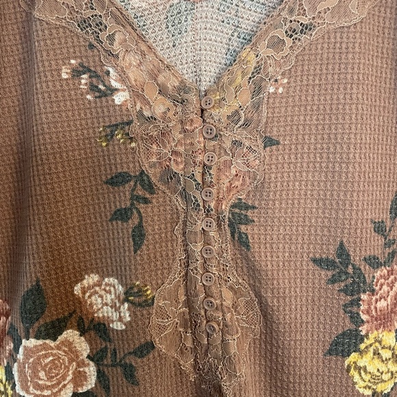 Floral and Lace Thermal Long Sleeve - Torrid - Size 1 (14/16) - Picture 2 of 5